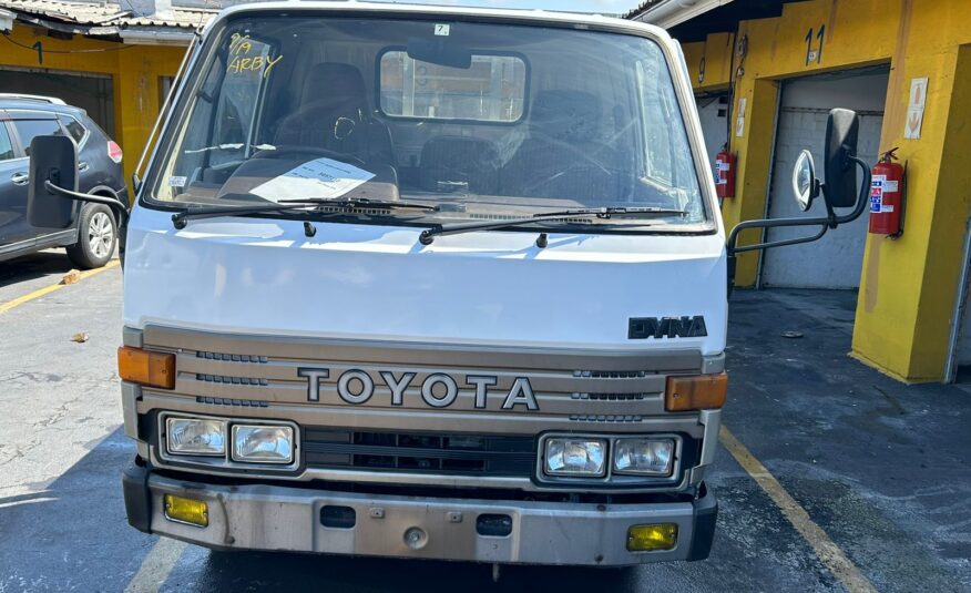 1988 TOYOTA DYNA 200