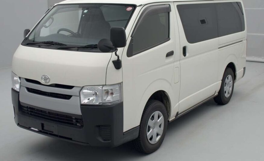 TOYOTA HIACE VAN 2015