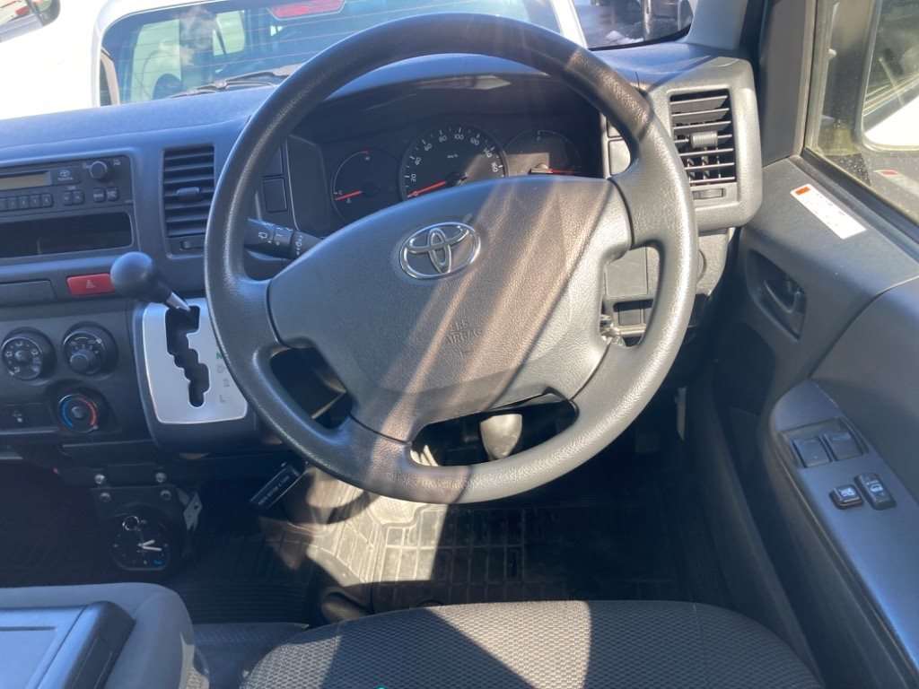 TOYOTA HIACE VAN 2015