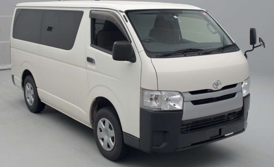 TOYOTA HIACE VAN 2015