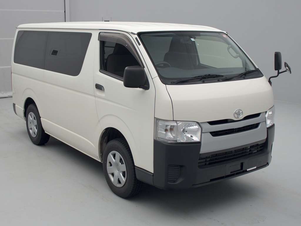 TOYOTA HIACE VAN 2015