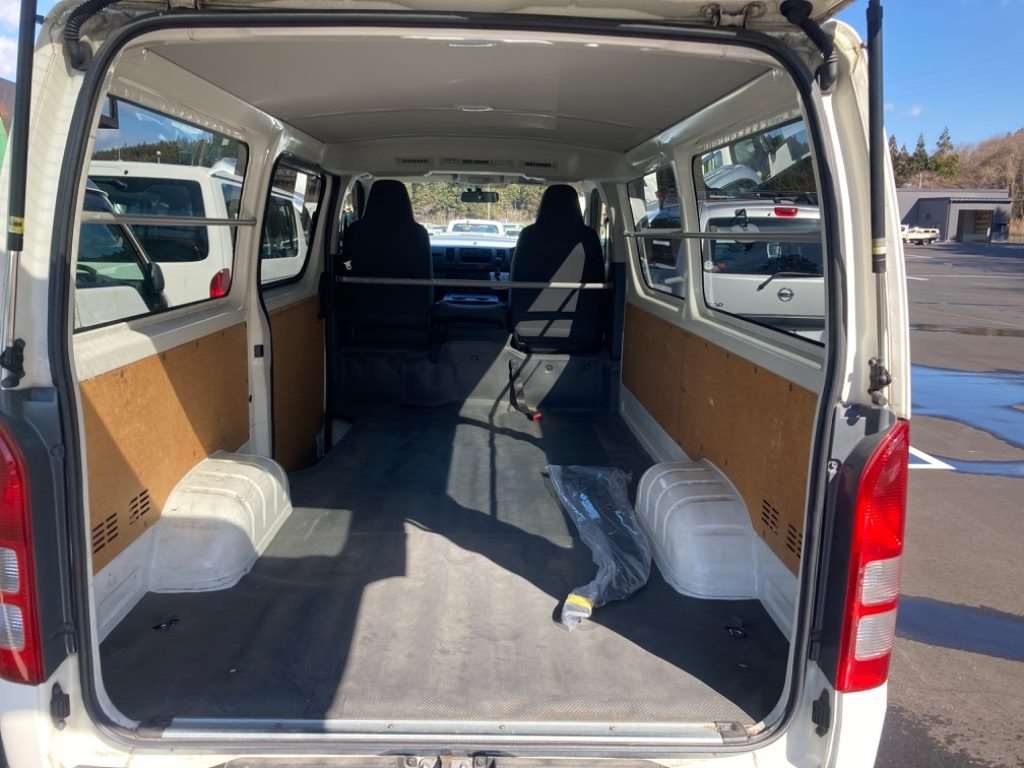 TOYOTA HIACE VAN 2015