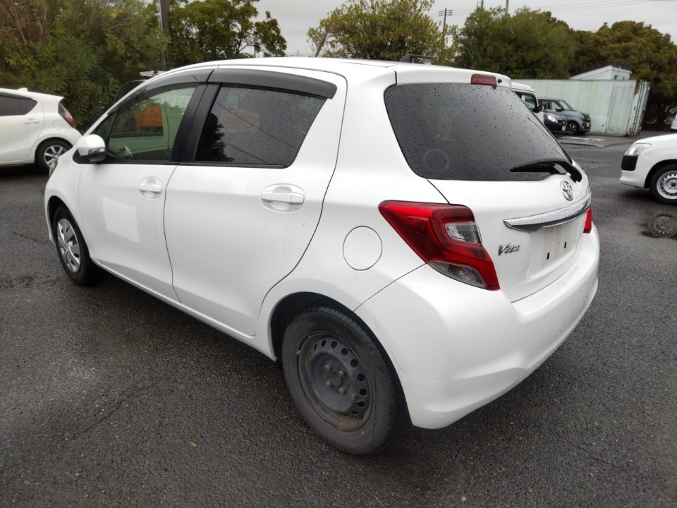 2015 TOYOTA VITZ