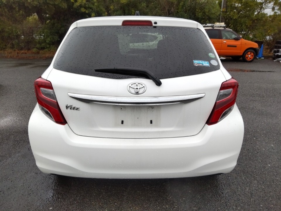 2015 TOYOTA VITZ