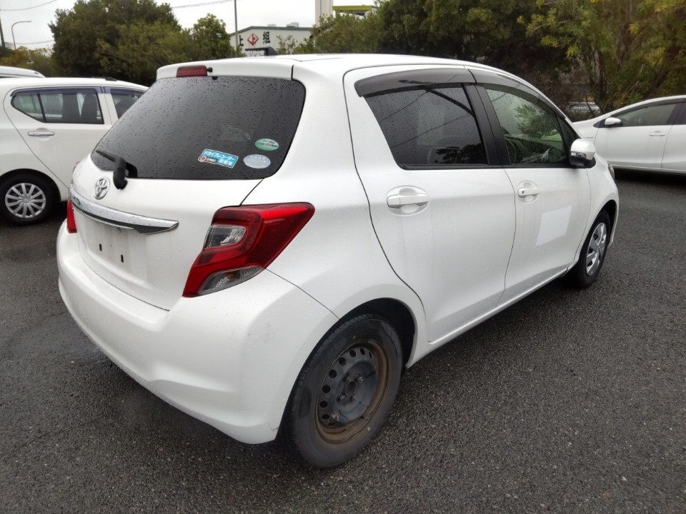 2015 TOYOTA VITZ
