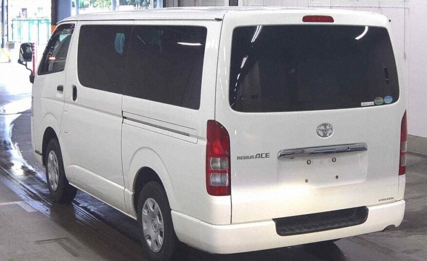 2015 TOYOTA HIACE