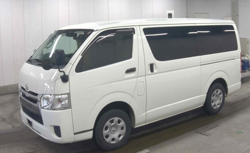 2015 TOYOTA HIACE